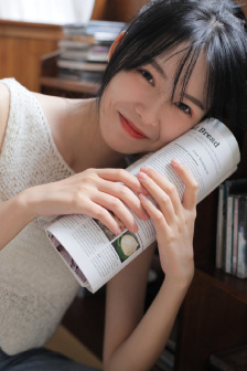 年轻妈妈遮肉上衣